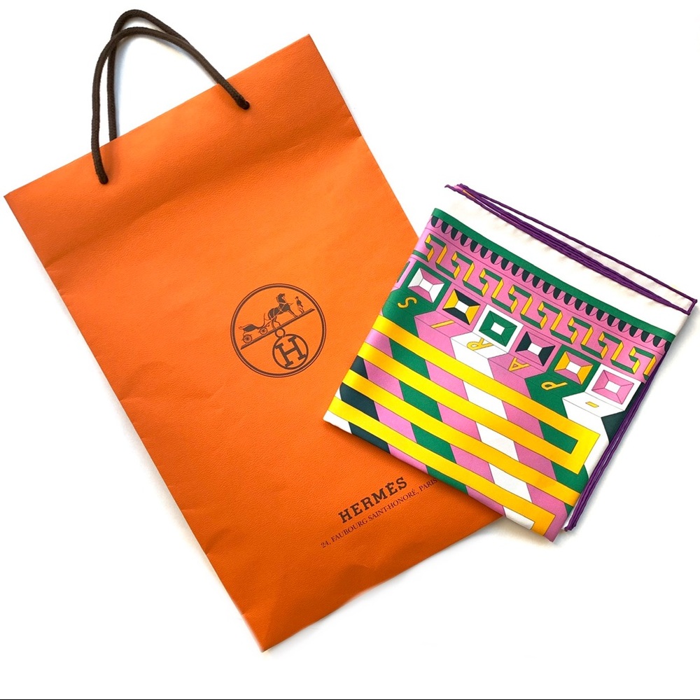 ❌SOLD❌Hermès Silk Scarf - Picture 7 of 7